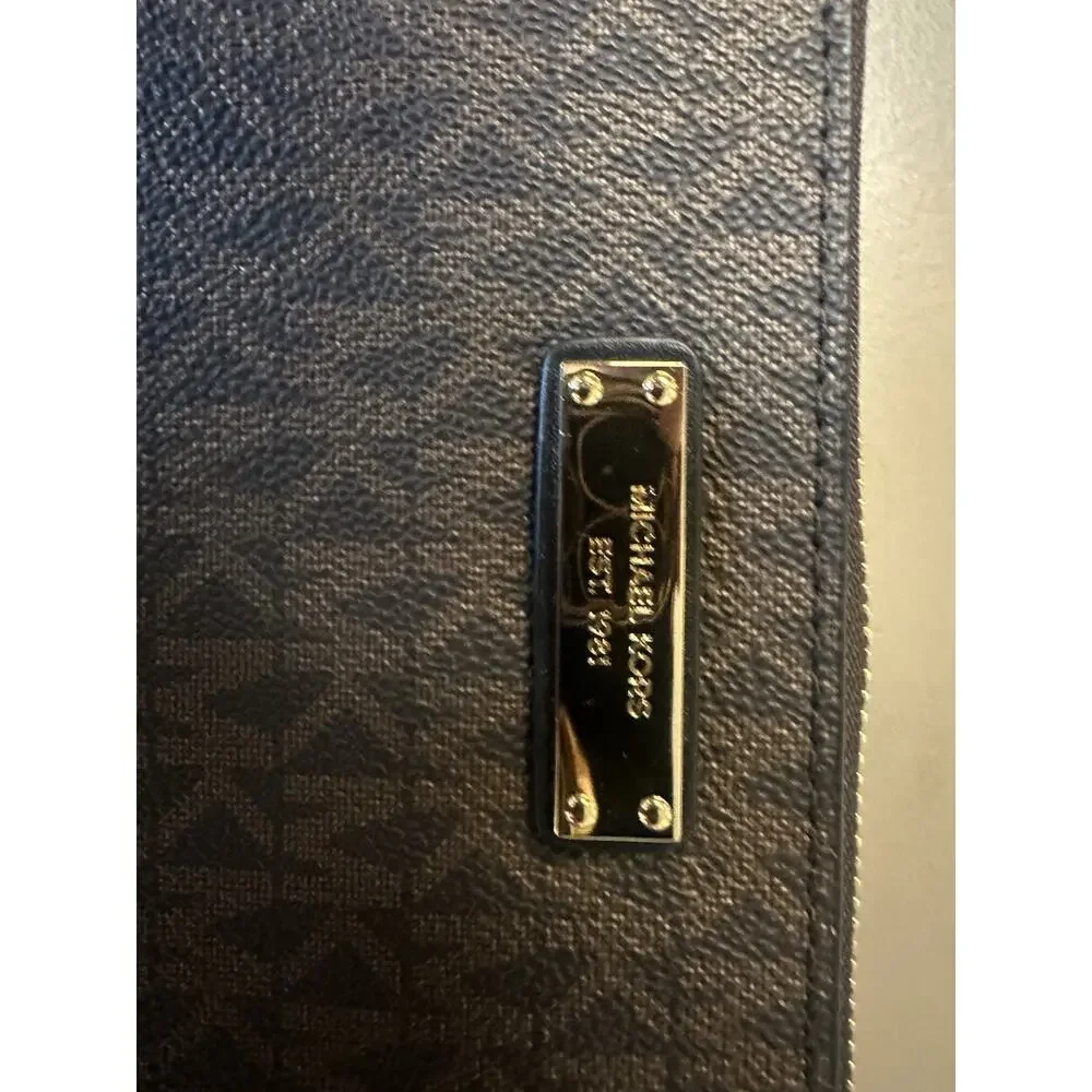 Michael Kors Jet Set East West Phone Wristlet Brown Signature Gold Plate NWT